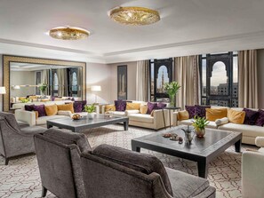 Suite, 1 kingsize bed (Imperial - Harram Partial View) | 1 slaapkamer, luxe beddengoed, een gratis minibar, een kluis op de kamer