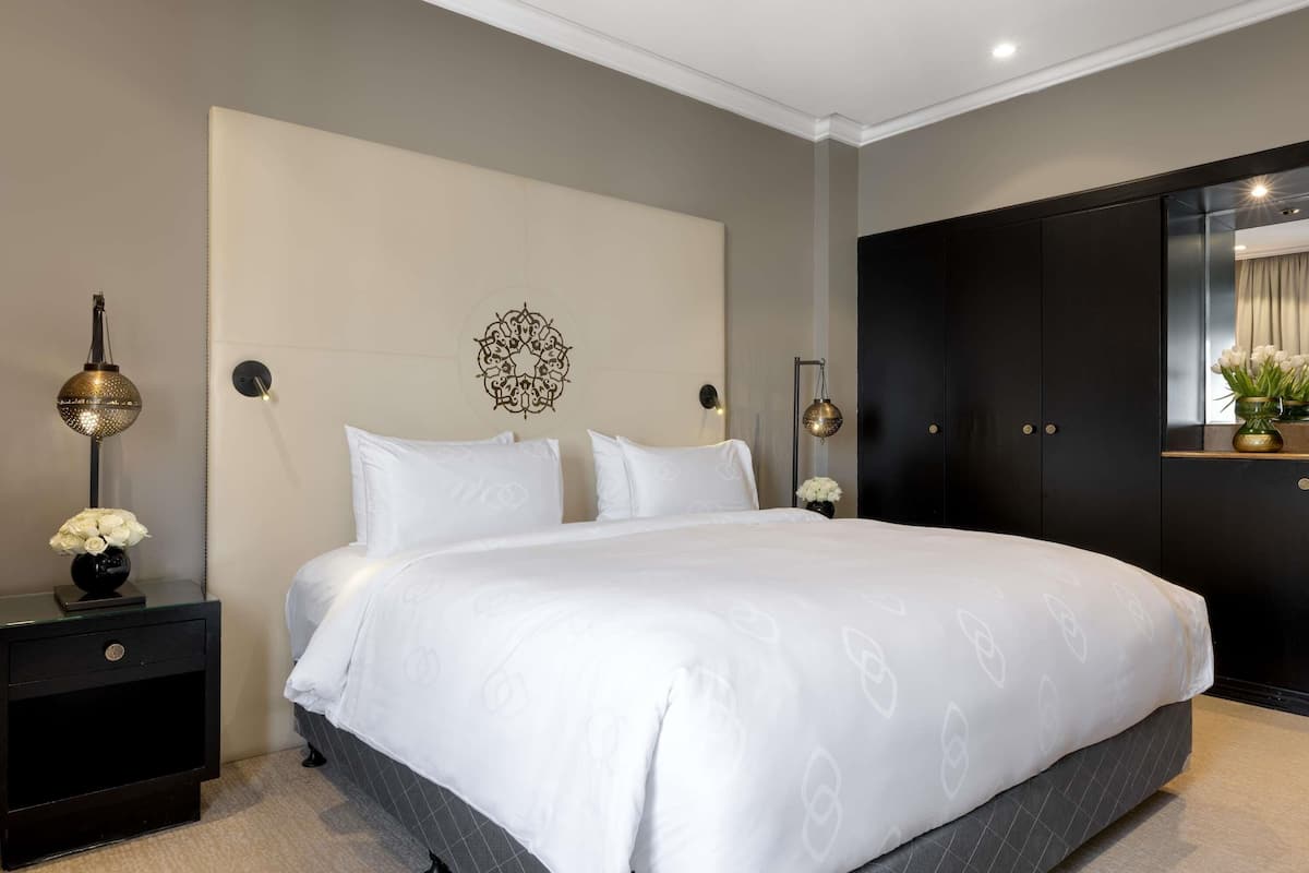 1 bedroom, premium bedding, free minibar, in-room safe