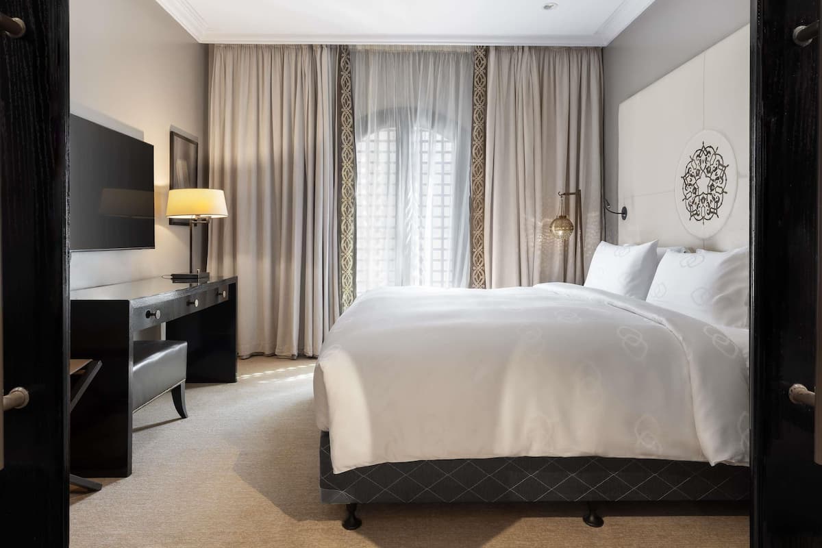1 bedroom, premium bedding, free minibar, in-room safe
