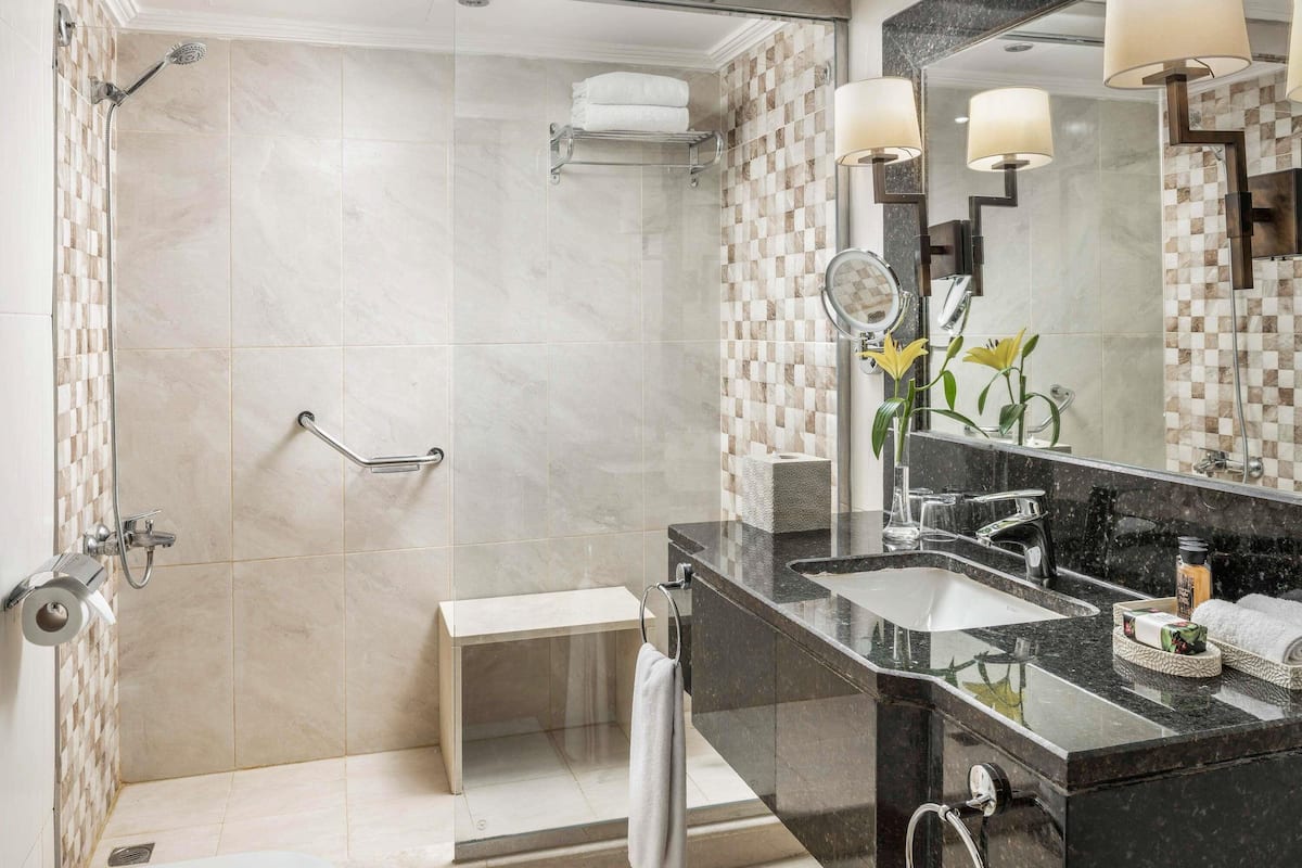 1 kamar tidur, seprai premium, minibar gratis, dan brankas