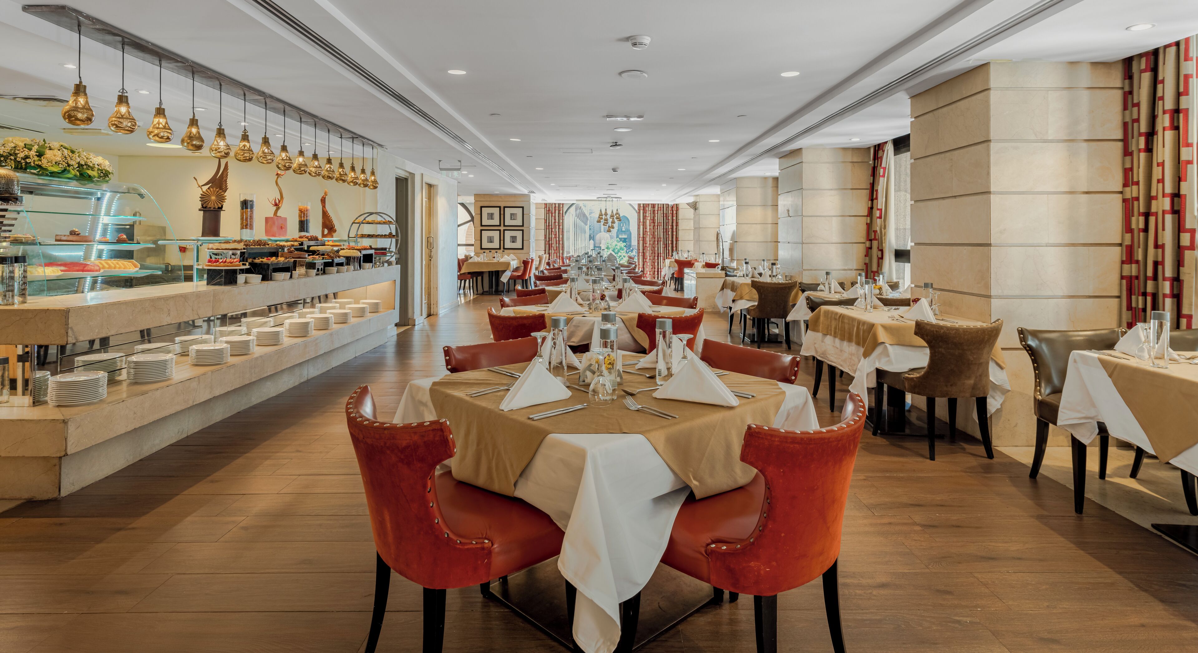 2 restaurants; breakfast, lunch, and dinner served