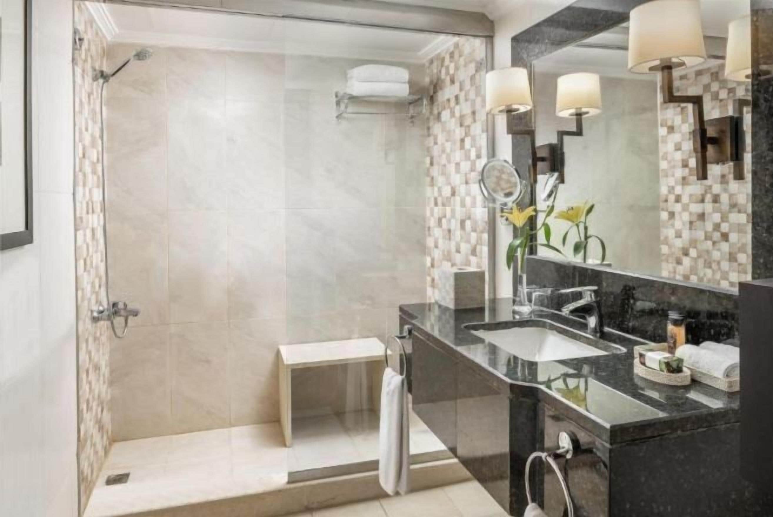 Ensemble douche/baignoire, articles de toilette écologiques