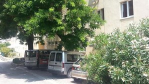 المنطقة المحيطة بالمنشأة