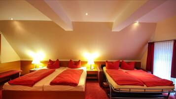 Vierbettzimmer, Nichtraucher | 1 Schlafzimmer, Minibar, Schreibtisch, kostenloses WLAN