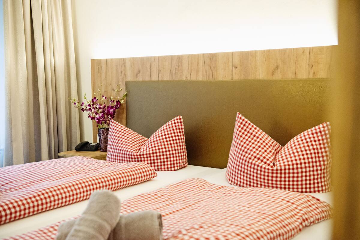Minibar, desk, WiFi (free), bed sheets