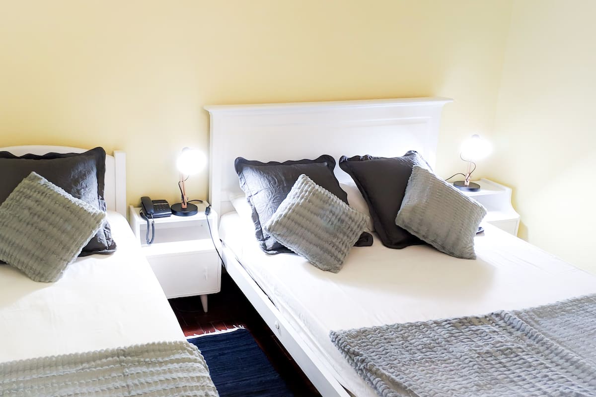1 habitación, colchones con pillow-top, wifi gratis y ropa de cama