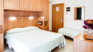 Unclassified image, 2 of 32, button - Hotel Colorado (Jesolo)