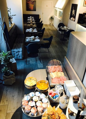 Breakfast, lunch and dinner served  - Tre Merli Beach Hotel (Trieste)