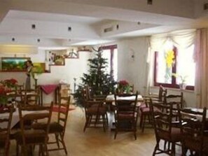 Lunch, dinner served; Regional cuisine, alfresco dining  - Waldhotel Rennsteighöhe (Ilmenau)