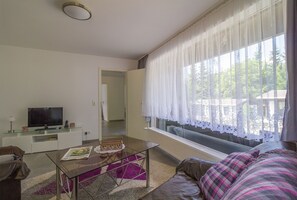 Two Bedroom Bungalow for 3 people | Living room | Flat-screen TV, toys - Waldhotel Rennsteighöhe (Ilmenau)