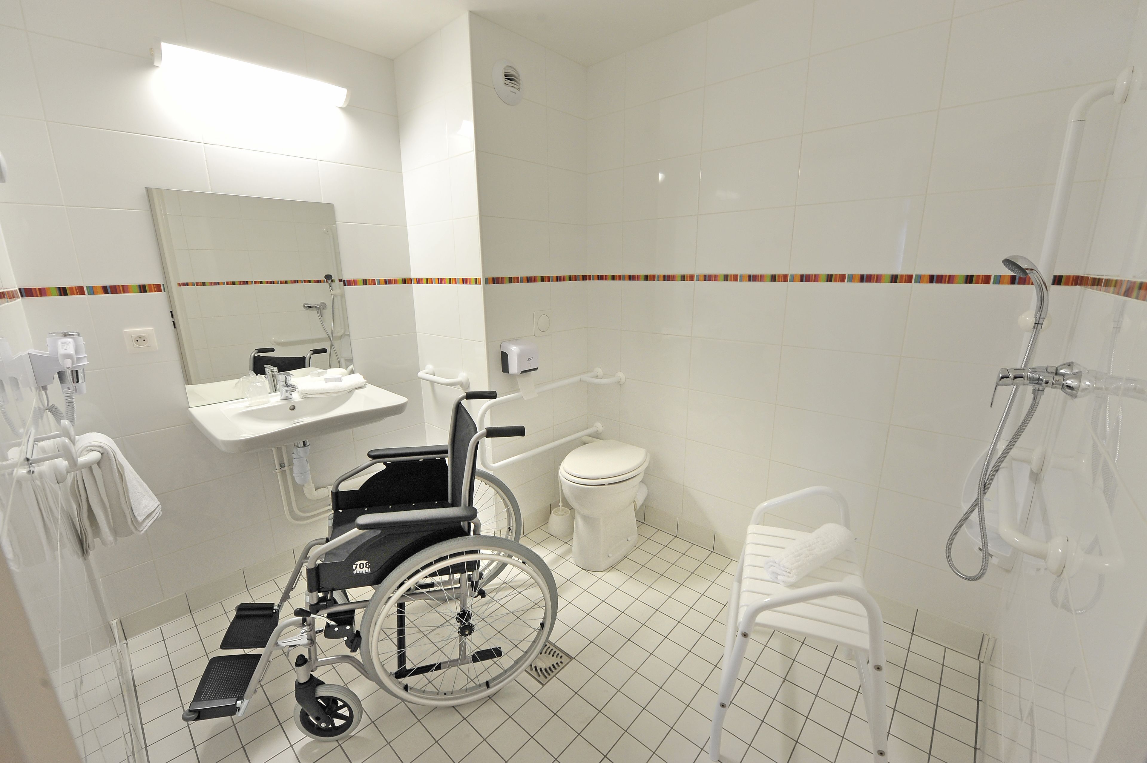 double room - accessible to disabled persons | bathroom | shower, hair dryer, towels