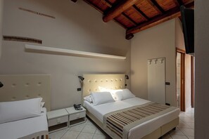 In-room safe, desk, free WiFi, bed sheets - Abbazia Bed & Breakfast , Mantegna Hotels (Mantua)