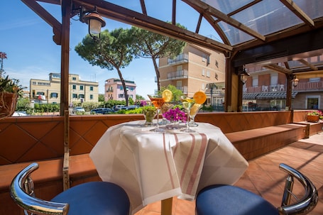 Khu ẩm thực ngoài trời