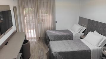 Triple Room | 1 bedroom, Frette Italian sheets, in-room safe, desk