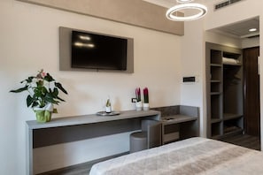 Superior Double Room, 1 Double Bed | 1 bedroom, Frette Italian sheets, in-room safe, desk - Hotel Casa Tra Noi (Rome)