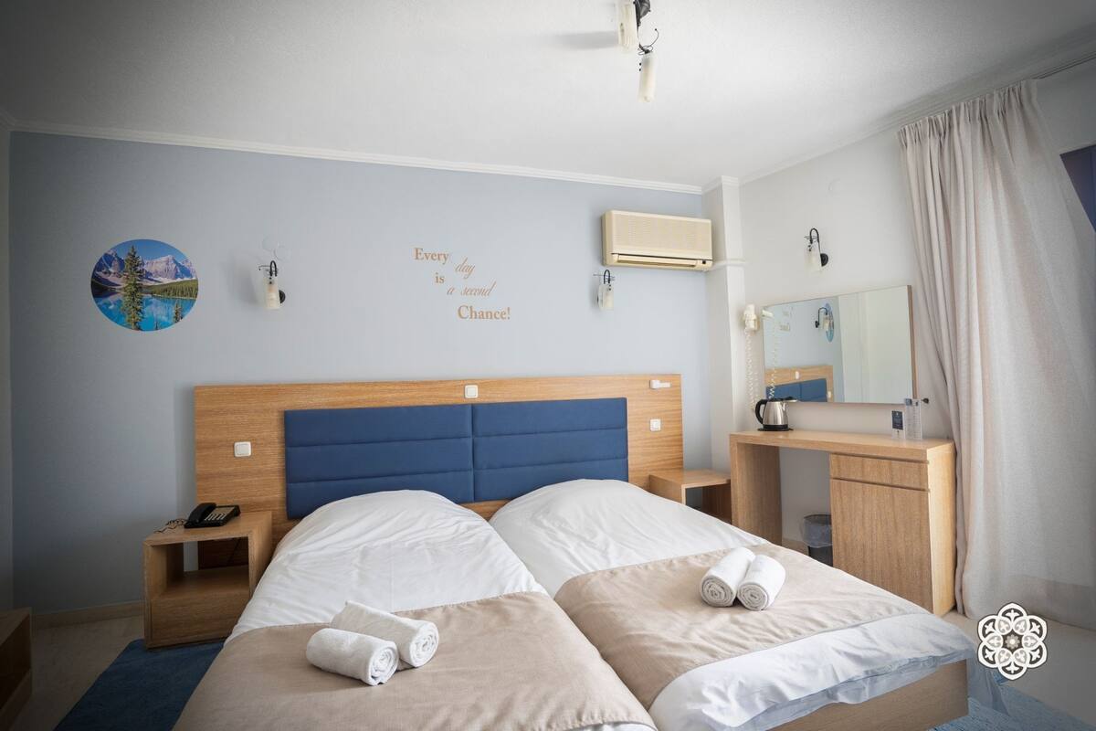 Habitación con 2 camas individuales, vistas a la montaña | Ropa de cama de alta calidad, cortinas opacas, sistema de insonorización