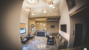منصة إجراءات تسجيل الوصول/المغادرة
