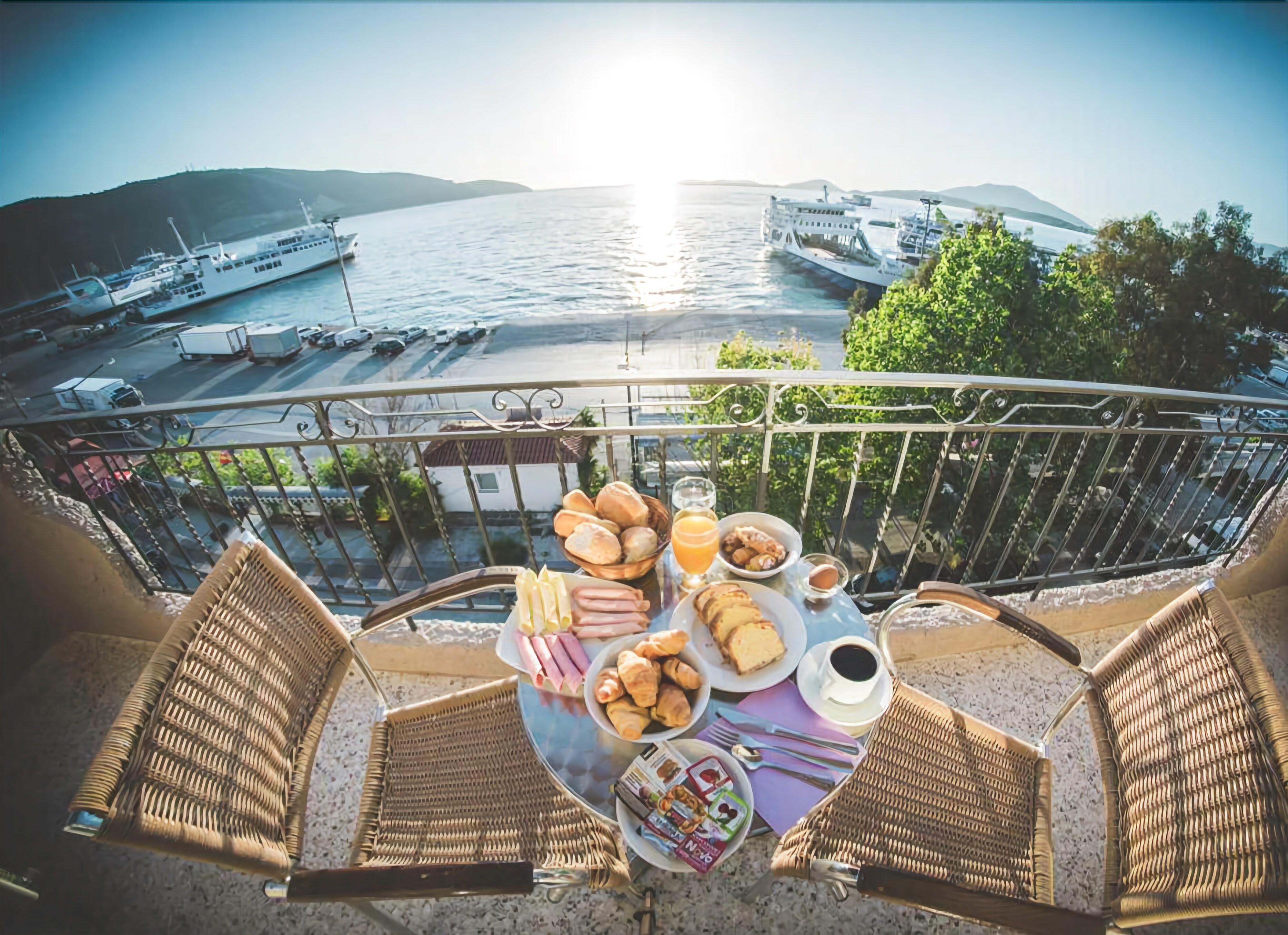 Twin Room, Sea View | In-room dining