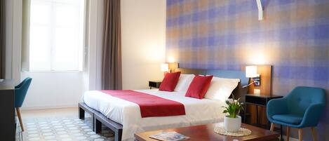 Quarto triplo, em edifício anexo | 1 quarto, roupas de cama premium, frigobar, cofres nos quartos