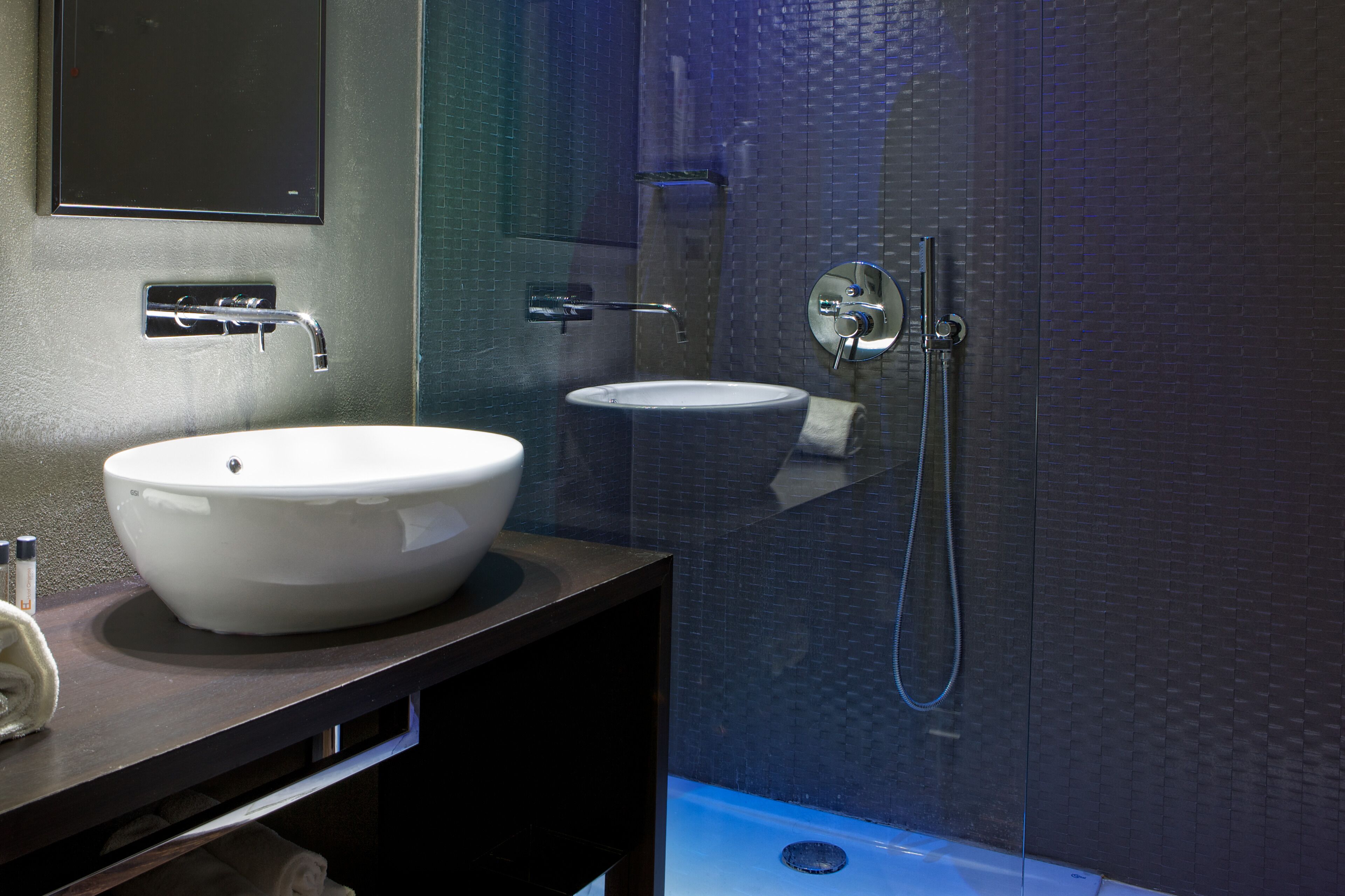 rainfall showerhead, free toiletries, hair dryer, bidet