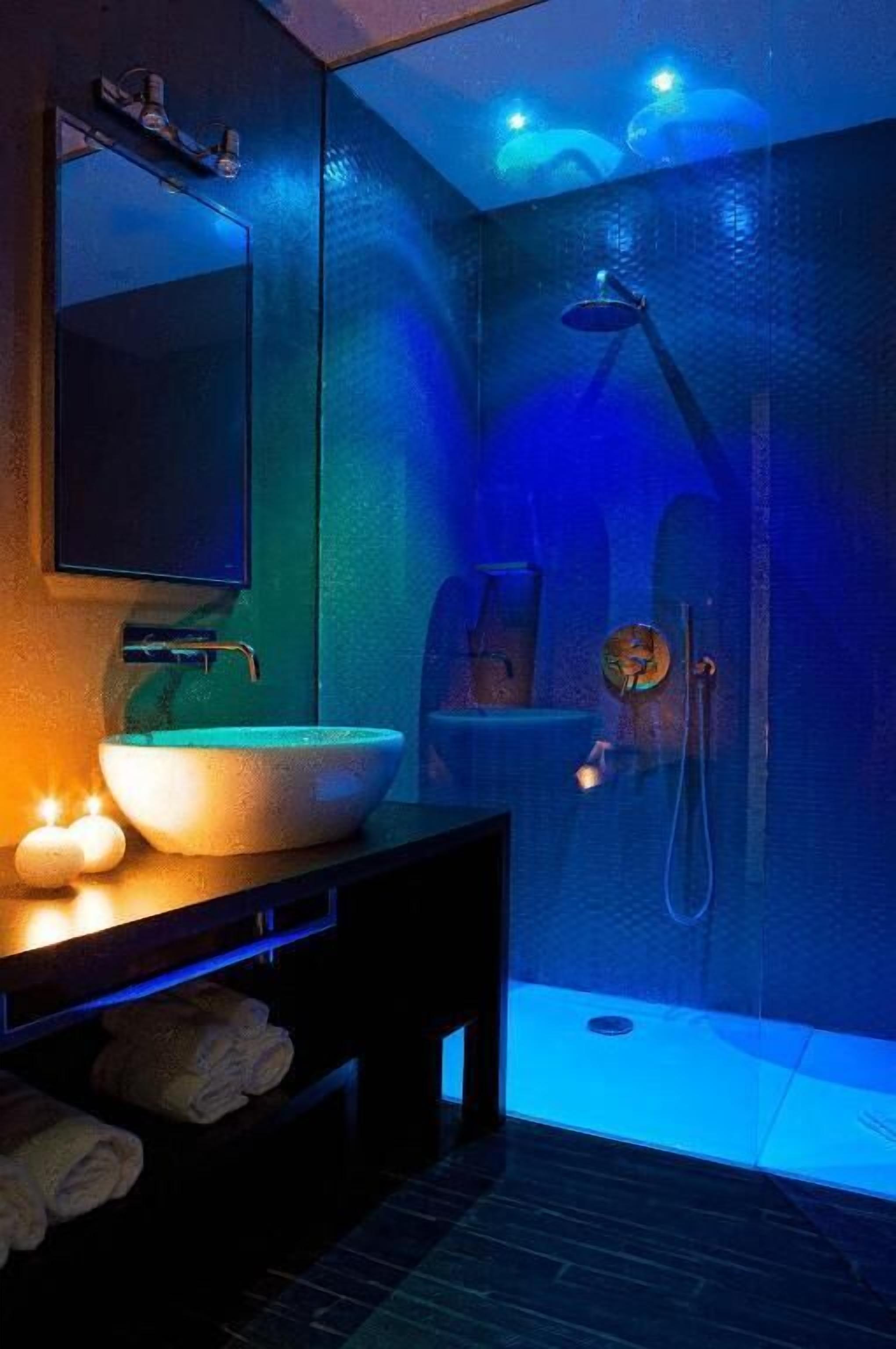 rainfall showerhead, free toiletries, hair dryer, bidet