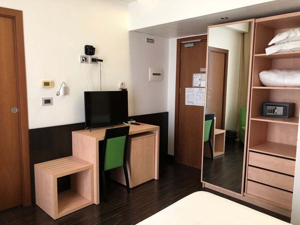 economy room | premium bedding, minibar, in-room safe, desk