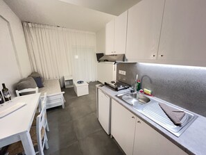 Egyptian cotton sheets, premium bedding, in-room safe - Niriides Hotel (Apokoronas)