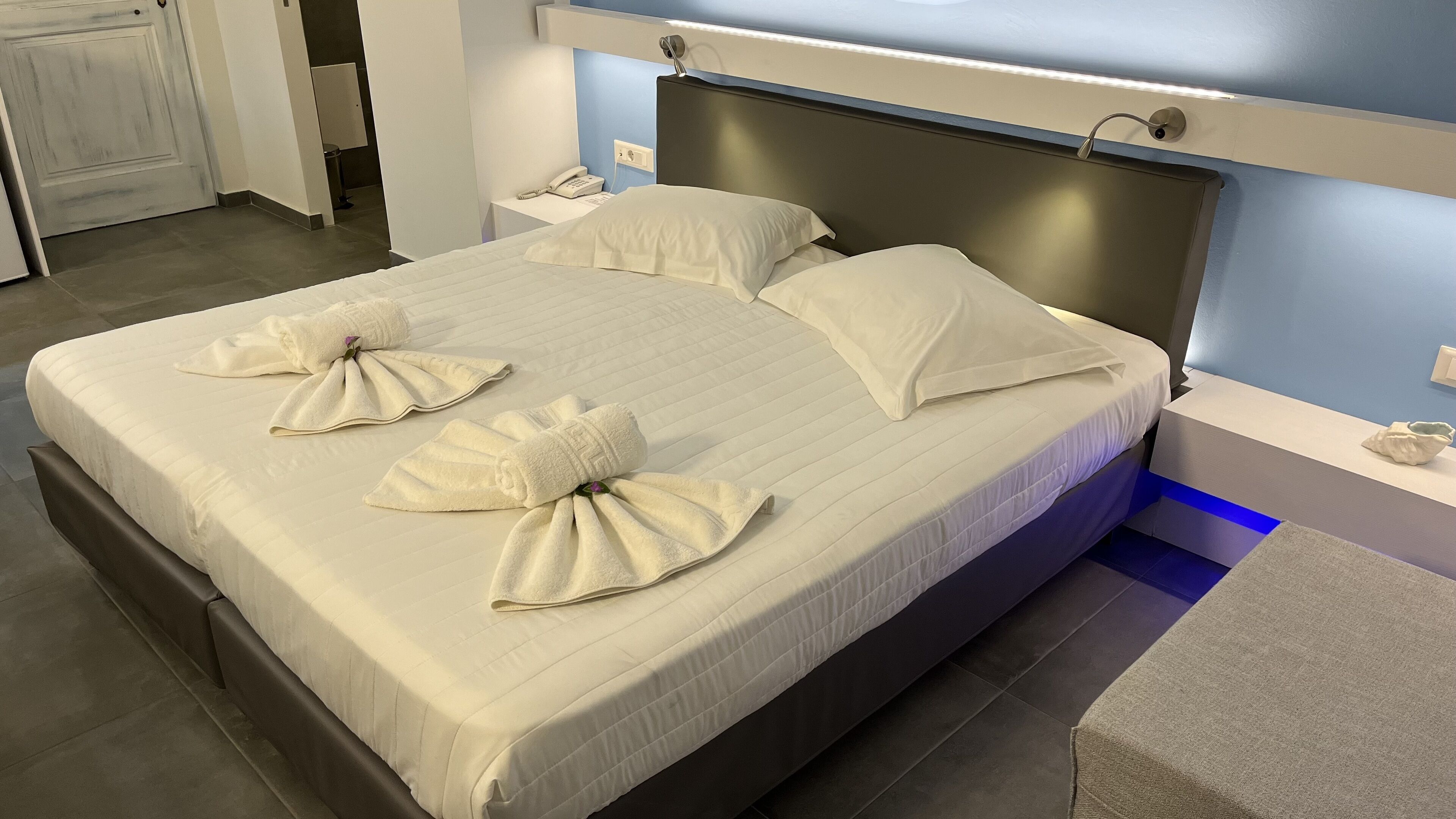 Egyptian cotton sheets, premium bedding, in-room safe