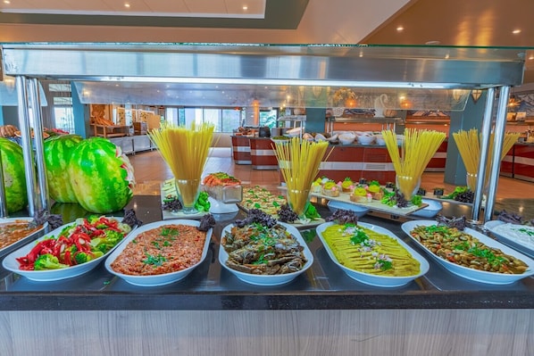 2 restaurants, breakfast, lunch, dinner served; Turkish cuisine