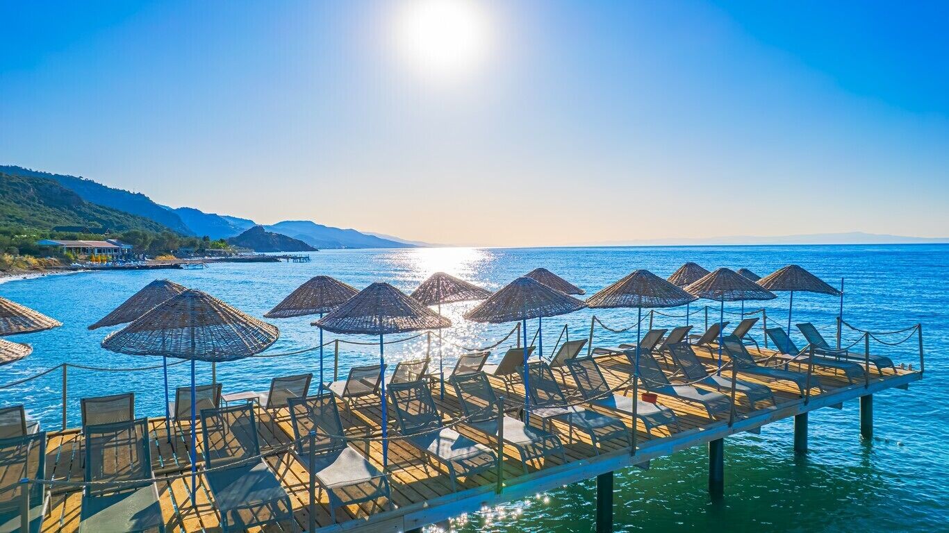 Private beach, beach volleyball, beach bar, kayaking