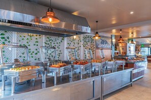 2 間餐廳，供應早餐、午餐和晚餐，土耳其料理