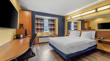 Chambre Standard, 1 très grand lit, accessible aux personnes à mobilité réduite | Literie hypoallergénique, lit avec matelas à plateau-coussin, bureau
