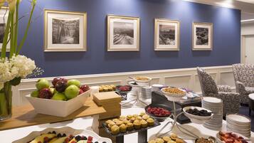 Daily full breakfast (USD 10.00 per person)