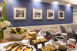 Daily full breakfast (USD 10.00 per person)