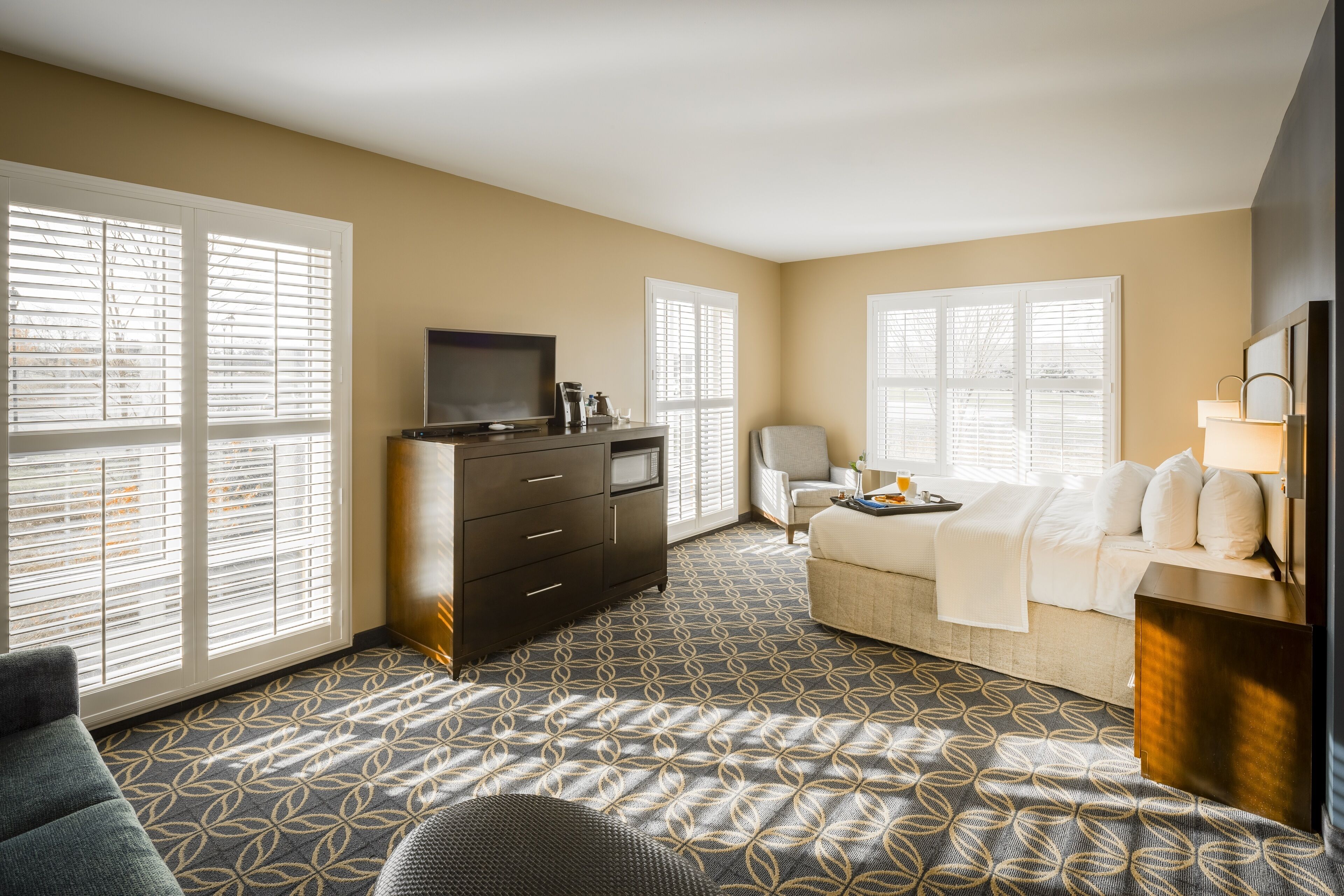 deluxe room, 1 king bed with sofa bed, corner | 1 bedroom, premium bedding, pillow-top beds, in-room safe