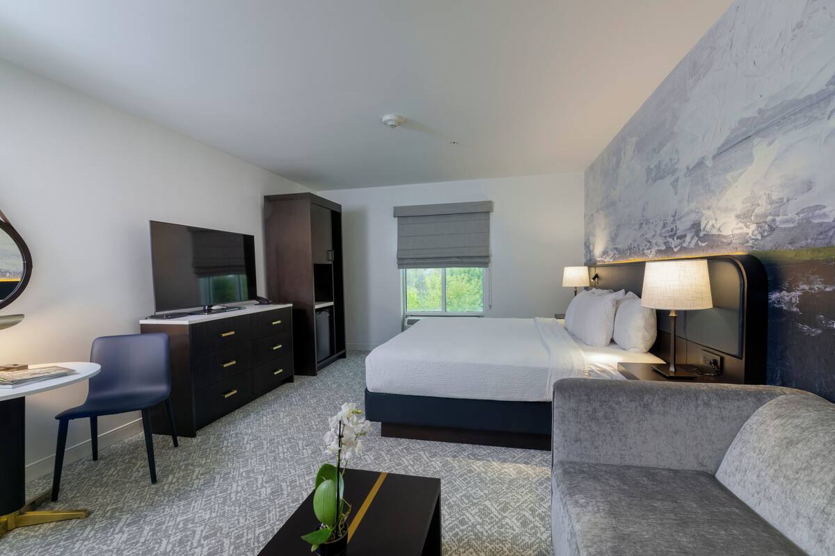 Premium bedding, pillowtop beds, in-room safe, desk