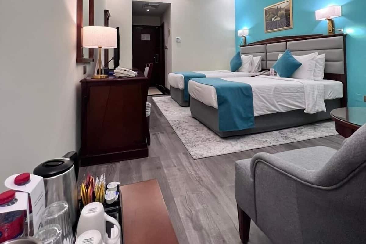 Standard Room, 2 Single Beds, Smoking | 1 bedroom, minibar, in-room safe, desk