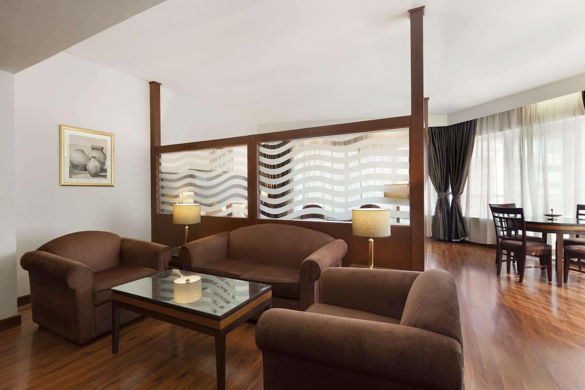 Suite, 1 King Bed, Smoking | 1 bedroom, minibar, in-room safe, desk