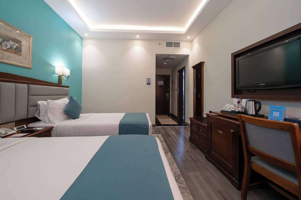 Standard Room, 2 Twin Beds, Non Smoking | 1 bedroom, minibar, in-room safe, desk