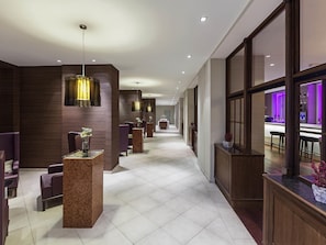 Breakfast, lunch, dinner served; international cuisine