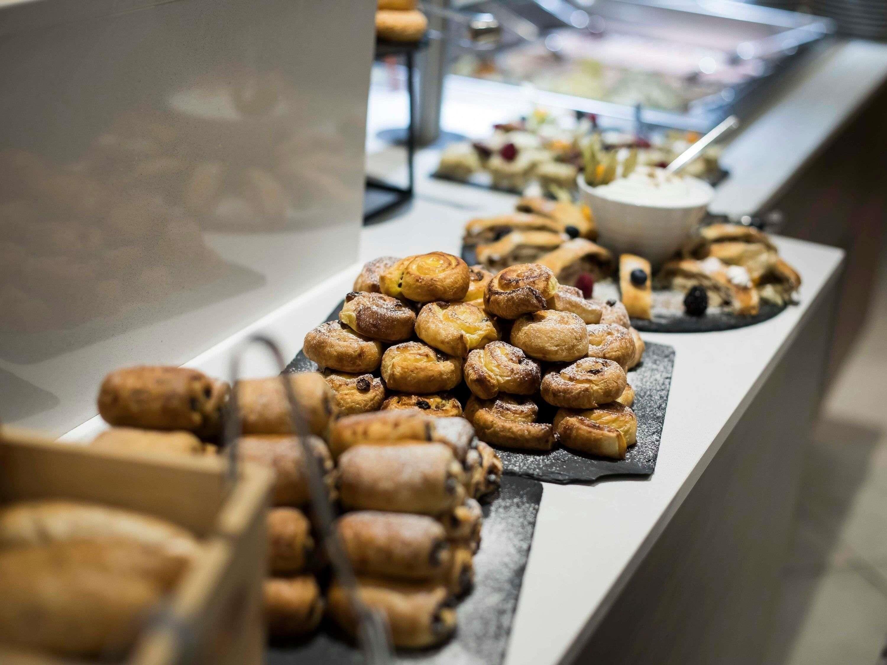 Daily buffet breakfast for a fee
