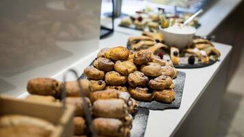 Daily buffet breakfast for a fee