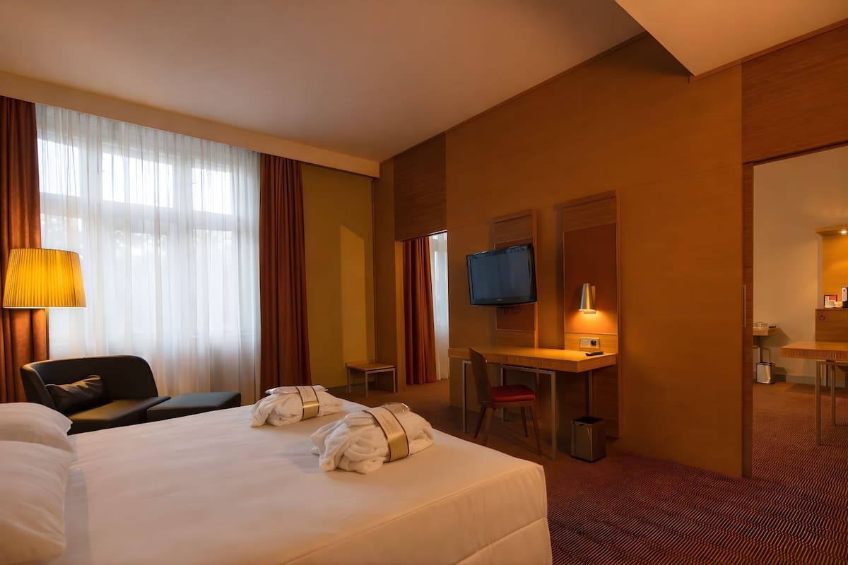 Privilege, Suite, 1 Double Bed with Sofa bed