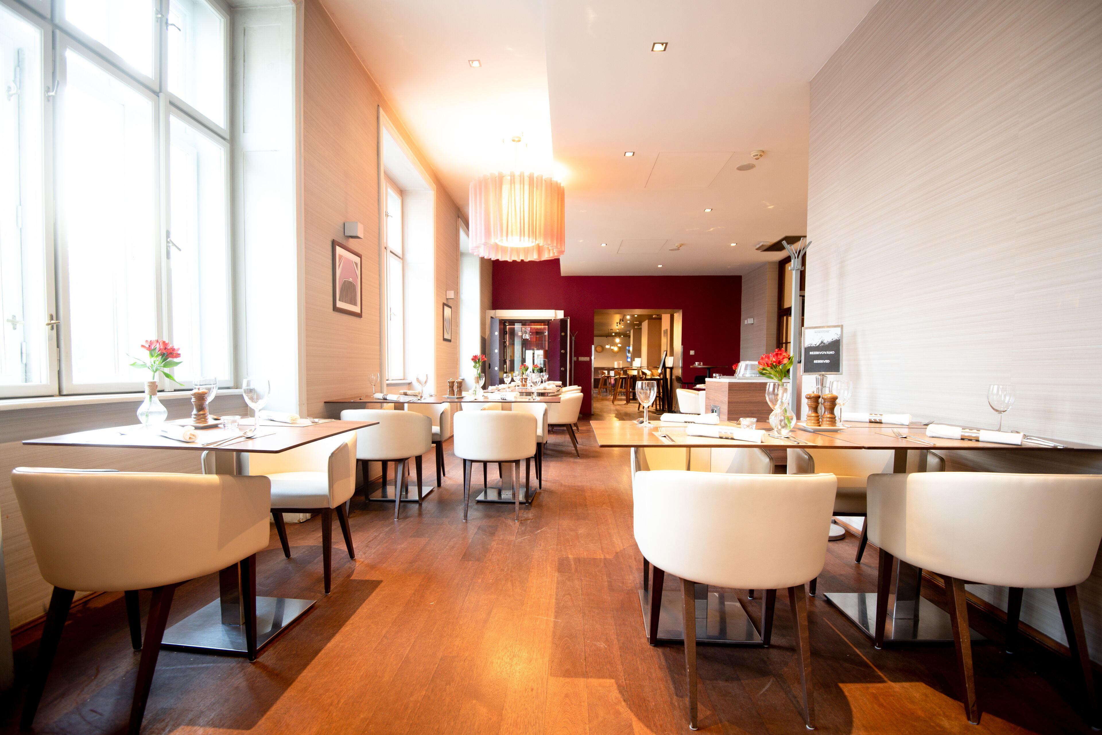 Breakfast, lunch, dinner served; international cuisine 