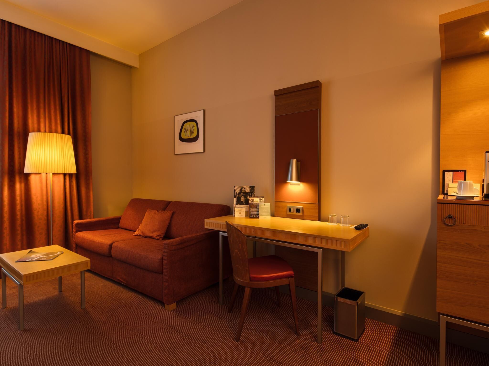 Privilege, Suite, 1 Double Bed with Sofa bed | Hypo-allergenic bedding, in-room safe, desk, laptop workspace