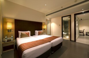 Suite Premium | 1 dormitorio, caja fuerte, escritorio y cortinas opacas