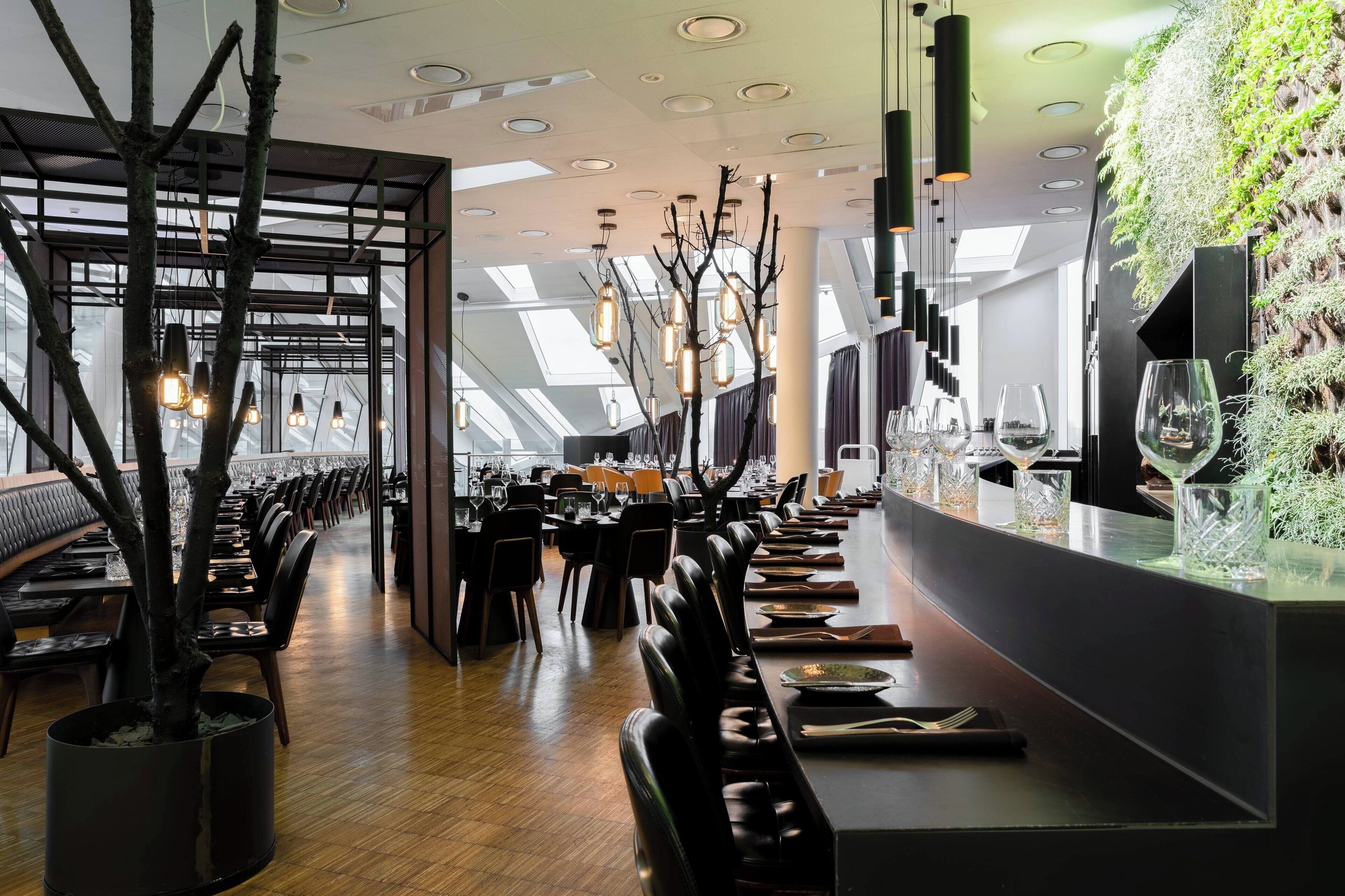 3 restaurants, breakfast, lunch, dinner served; international cuisine