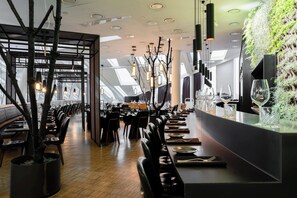 3 restaurants; breakfast, lunch, and dinner served - AC Hotel by Marriott Bella Sky Copenhagen (Copenhagen)