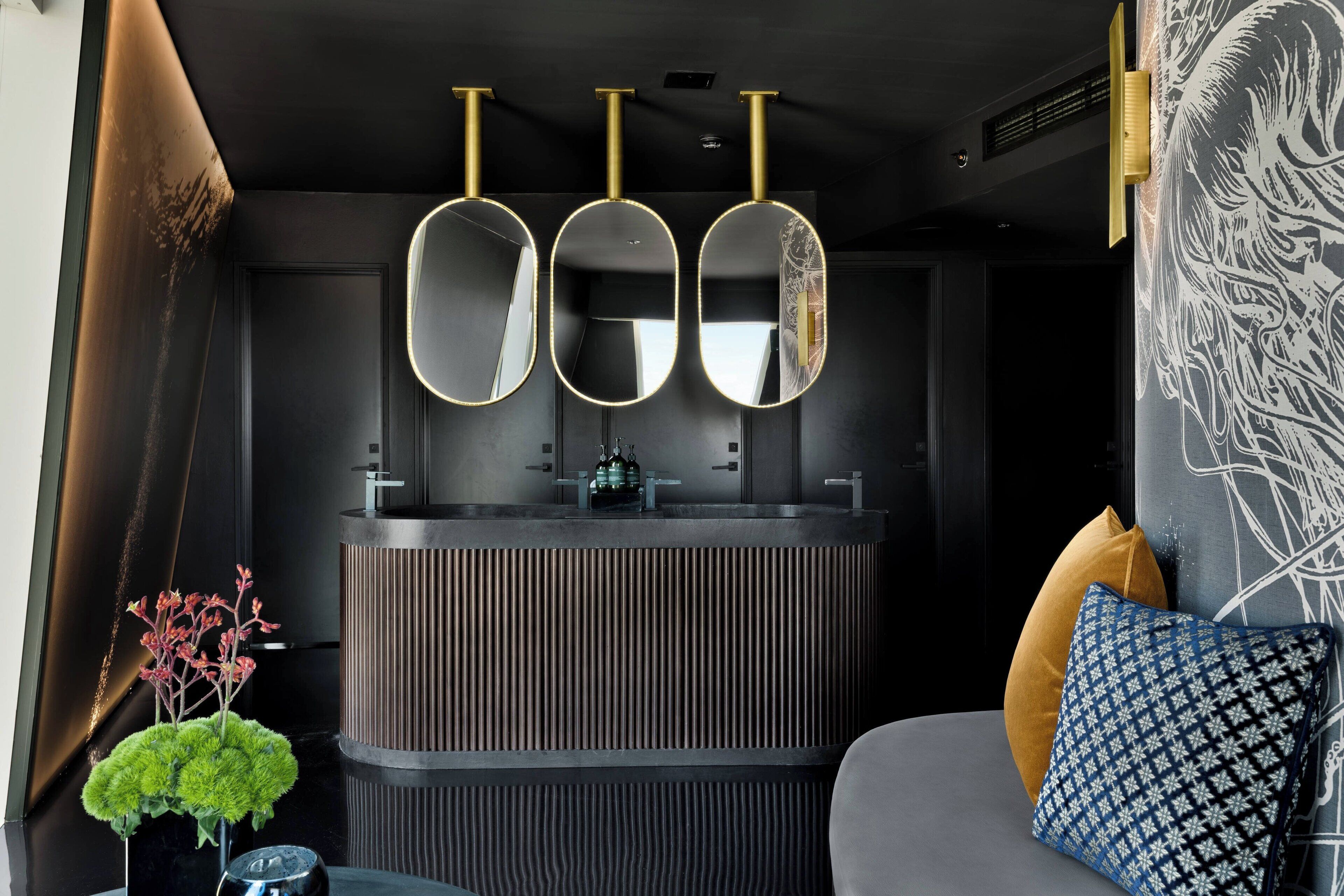 3 restaurants, breakfast, lunch, dinner served; international cuisine