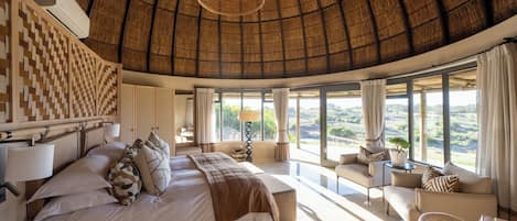 Kwena Lodge Suite | Ropa de cama de alta calidad, edredón y minibar